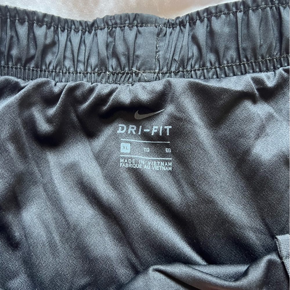 Nike Dry Fit Shorts XL - Picture 2 of 2